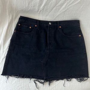 Levi’s black denim skirt